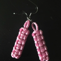 Anhänger aus Seilen in rosa